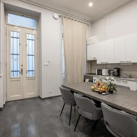 Prime Time Vaci Apartment *